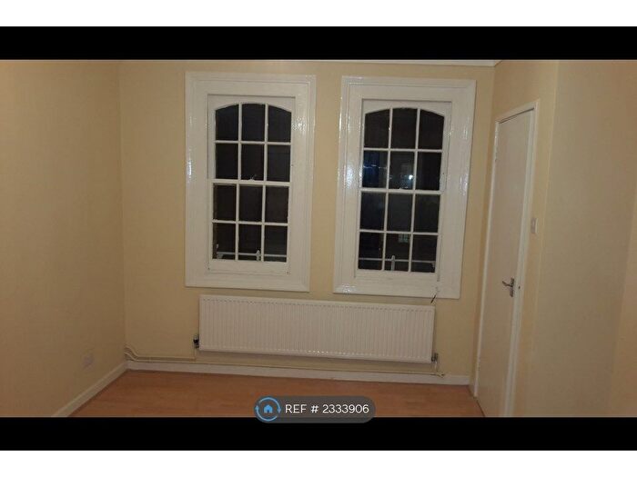1 Bedroom Flat To Rent In Rawstorne Street, London, EC1V