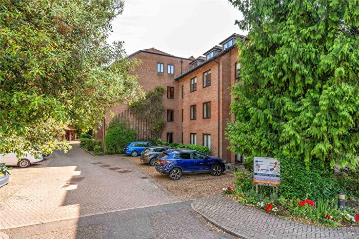 3 Bedroom Flat For Sale In Chesterford House, Southacre Drive, Cambridge, CB2