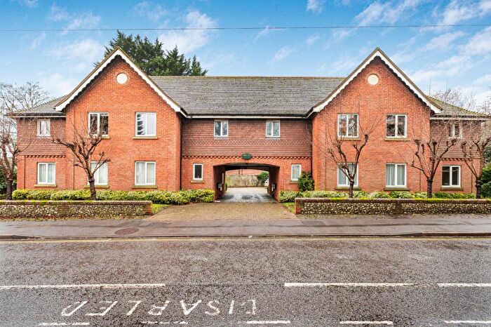 2 Bedroom Flat For Sale In Church Street, Alton, Hampshire, GU34
