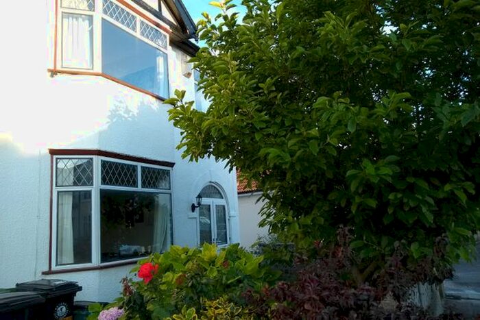 4 Bedroom Semi-Detached House To Rent In Russell Grove, Bristol, BS6