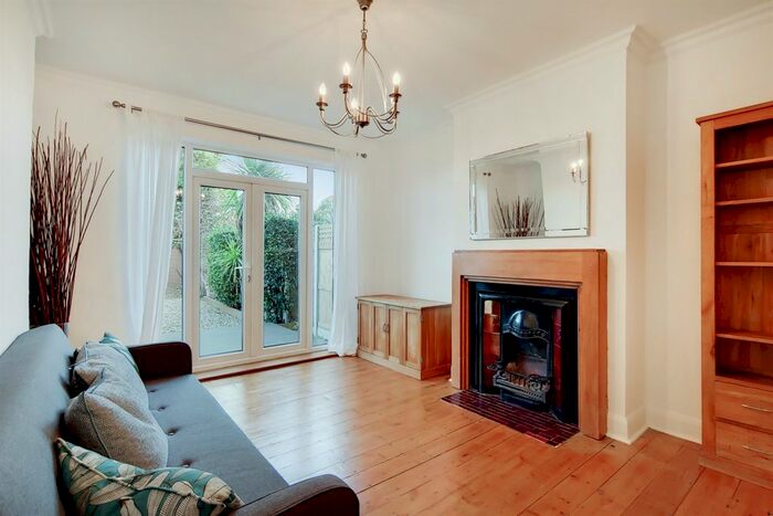 2 Bedroom Flat To Rent In Hawthorne Avenue, Mitcham CR4