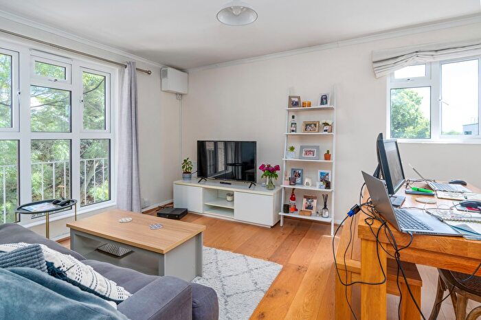 2 Bedroom Flat To Rent In Highbury Grove, London, N5