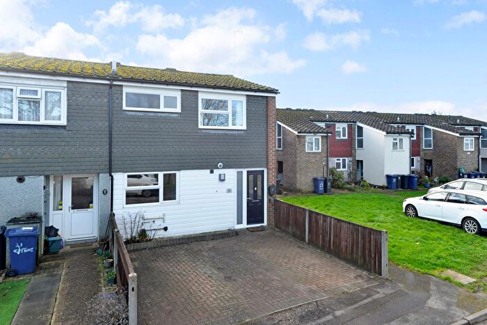 3 Bedroom End Terrace House For Sale In Cherry Tree Lane, Godalming, GU7
