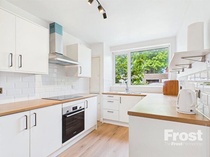 2 Bedroom Maisonette For Sale In Mill Lane, Horton, Slough, Berkshire, SL3