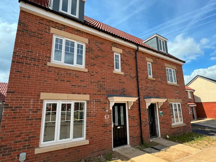 4 Bedroom Semi-Detached House To Rent In Crown Crescent, Bolsover, Chesterfield, S44