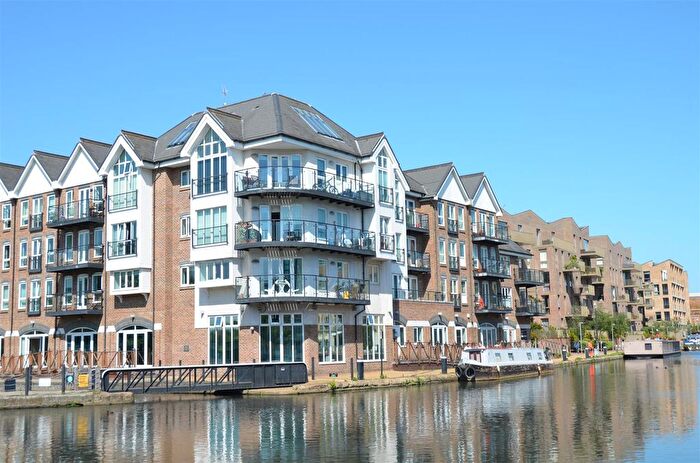 3 Bedroom Flat To Rent In Canute House, Durham Wharf Drive, TW8