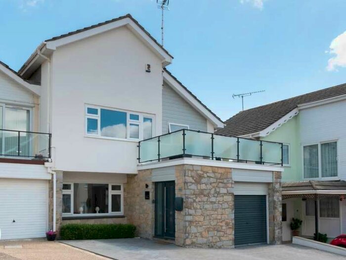 3 Bedroom Detached House To Rent In Warwick Close, Torquay, TQ1