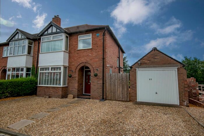 3 Bedroom Semi-Detached House For Sale In Hereford Road, Shrewsbury, SY3