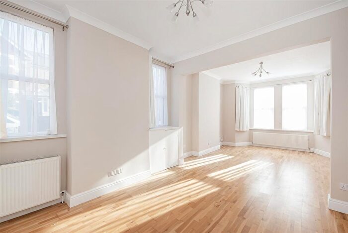 4 Bedroom Semi-detached House To Rent In Kingsley Avenue, Ealing, W13