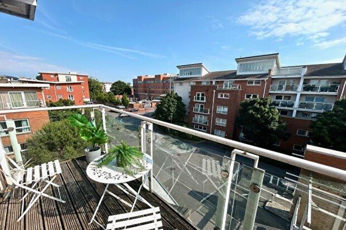 2 Bedroom Flat To Rent In Chandlery Way Lynton Court, Caerdydd, CF10