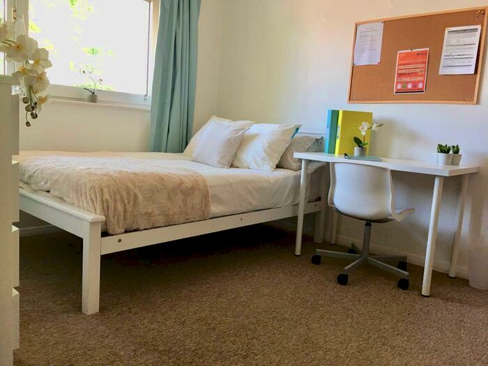 4 Bedroom Maisonette To Rent In Somers Road, Southsea, PO5