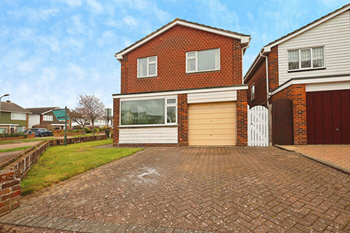 4 Bedroom Detached House For Sale In Barnstaple Road, Southend-on-Sea, SS1