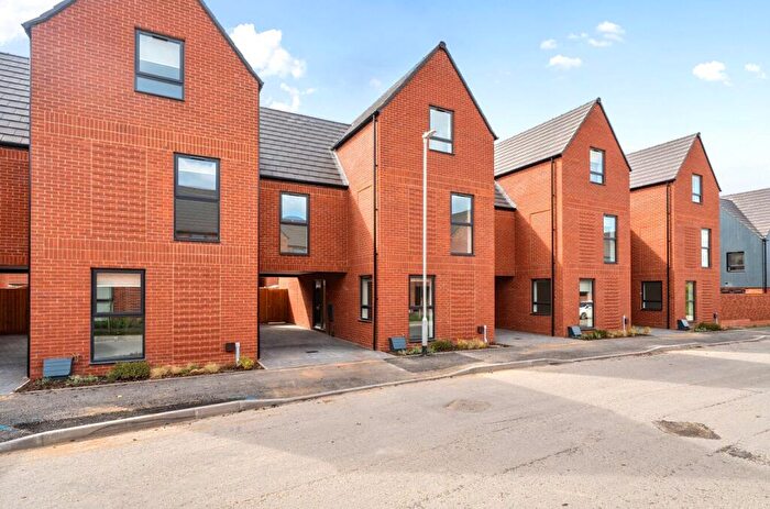 4 Bedroom Terraced House To Rent In Waterslade Way, Houghton Regis, Dunstable, LU5