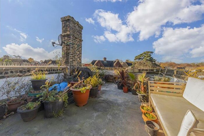 2 Bedroom Flat To Rent In Westcombe Hill, Blackheath, SE3
