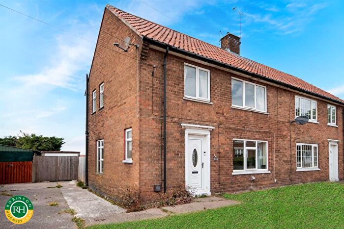 3 Bedroom Semi Detached House For Sale In Grange View, Harworth, Doncaster, DN11