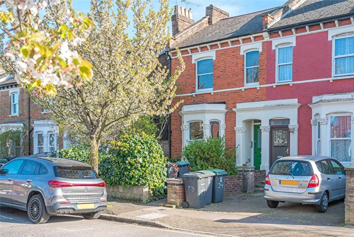 3 Bedroom Semi Detached House For Sale In Malvern Road, London, N8