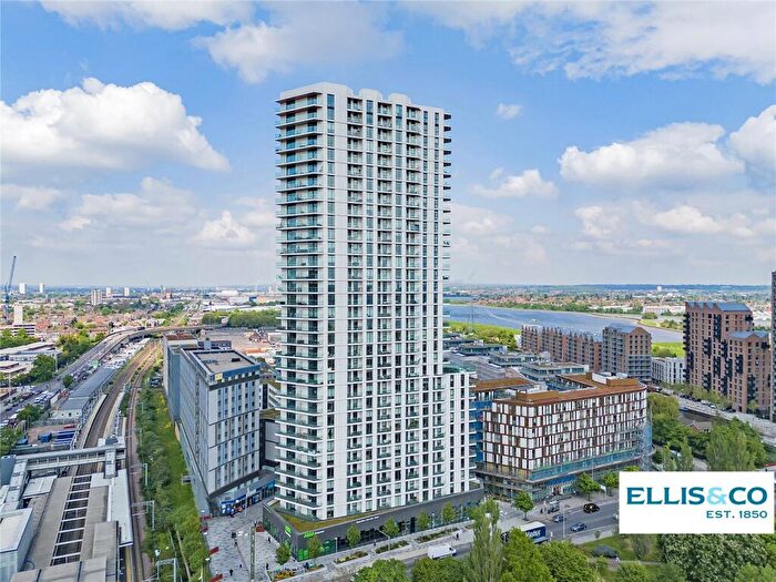 1 Bedroom Apartment For Sale In Daneland Walk, London, N17