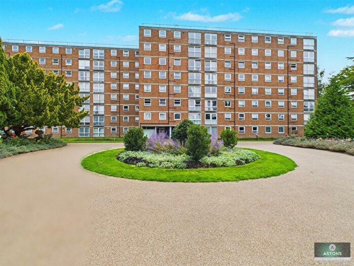 2 Bedroom Flat For Sale In Milton Mount, Pound Hill, RH10