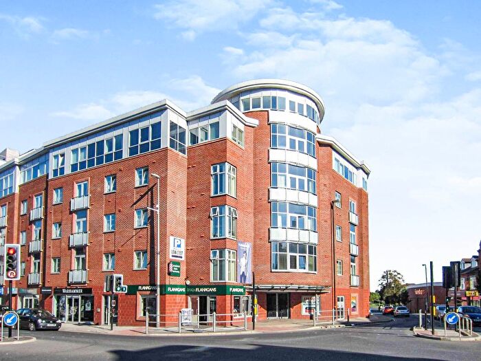 2 Bedroom Flat To Rent In Lloyd Street, Altrincham, Greater Manchester, WA14