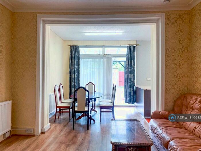 4 Bedroom End Of Terrace House To Rent In Wolves Lane, London, N13