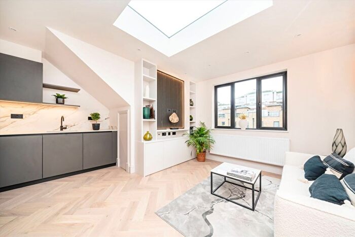 2 Bedroom Flat For Sale In Ashfield Road, Acton, W3