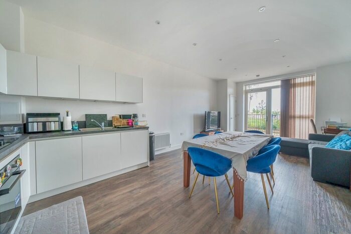 2 Bedroom Flat To Rent In Corys Road, Rochester, ME1