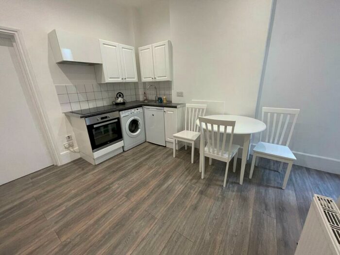 1 Bedroom Flat To Rent In Lascotts Road, Wood Green, N22
