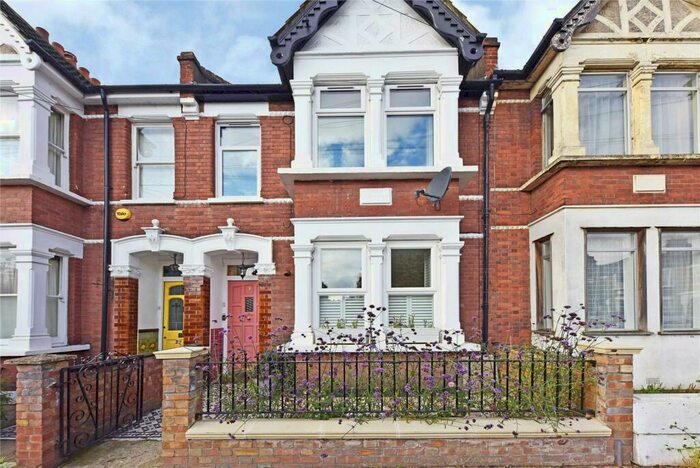 2 Bedroom Flat To Rent In Sylvan Road, Walthamstow, London, E17