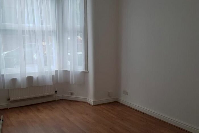 2 Bedroom Flat To Rent In Cottenham Road, London, Waltham Forest, E17