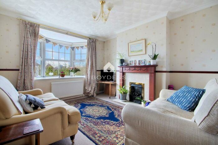 2 Bedroom Flat For Sale In Upper Fourth Avenue, Frinton On Sea, CO13