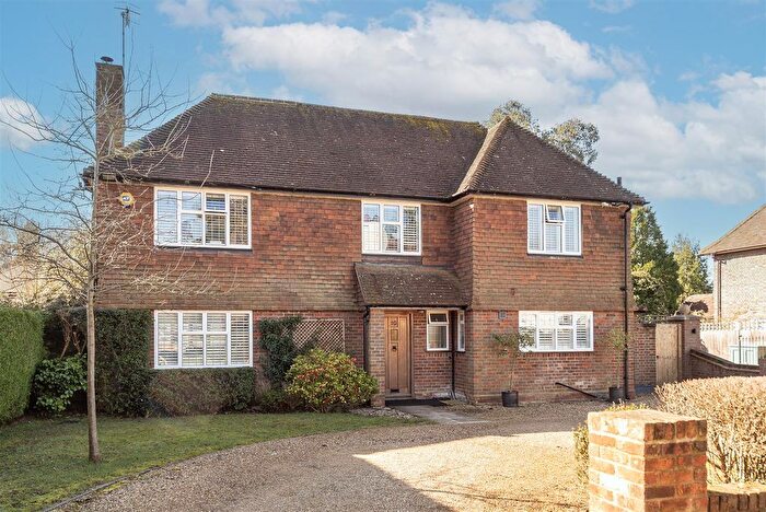 4 Bedroom Property For Sale In Dellcroft Way, Harpenden, AL5