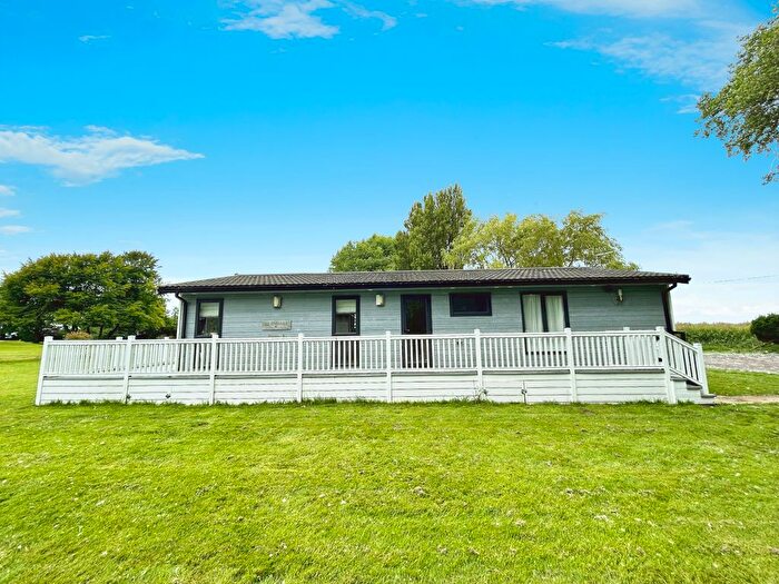 2 Bedroom Mobile/park Home For Sale In Running Waters Holiday Park, New Romney, TN29