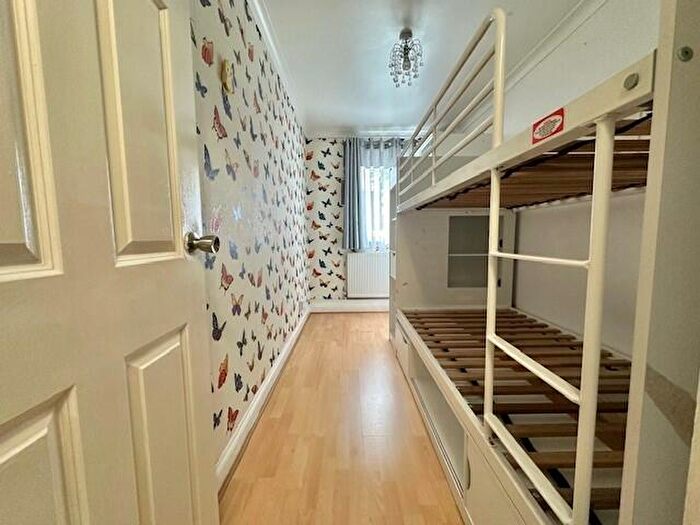 3 Bedroom Flat To Rent In Cowbridge Lane, IG11