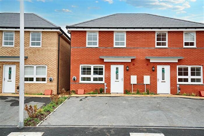 3 Bedroom Semi-Detached House To Rent In Bedroom Semi Detached House In Campbell Drive, Lighthorne, CV33
