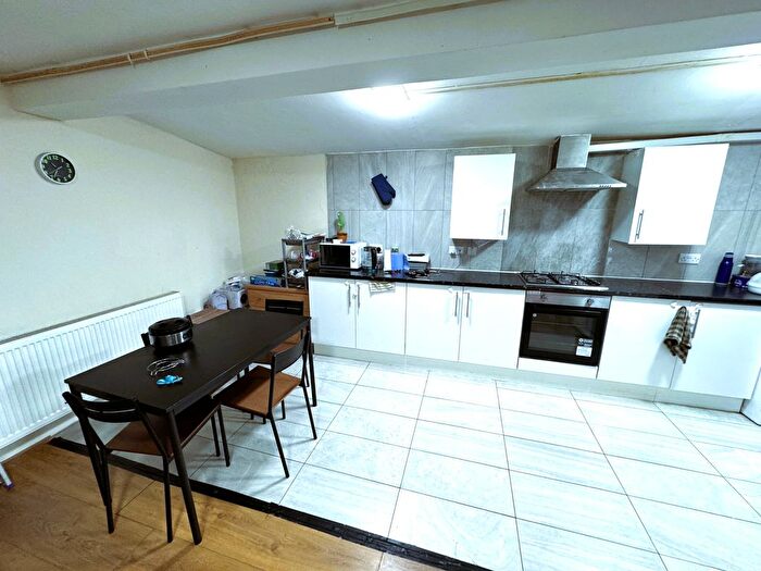 3 Bedroom Flat To Rent In Romford Road, London, E7