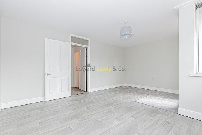 4 Bedroom Flat To Rent In Abbott Road, London, E14