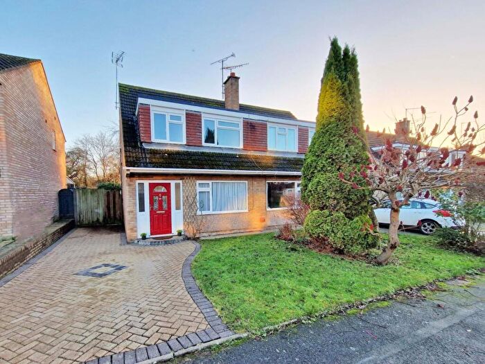 3 Bedroom Semi-Detached House For Sale In Pantolf Place, Rugby, CV21