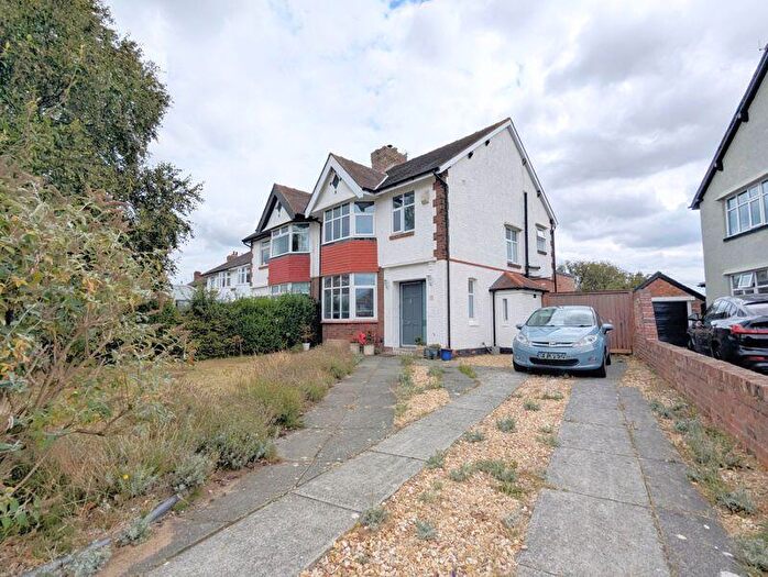 3 Bedroom Semi-Detached House To Rent In Golf Open - Lynton Road, Hillside - Sleeps, PR8