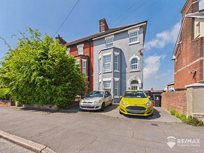 6 Bedroom Town House For Sale In Main Road, Harwich, CO12