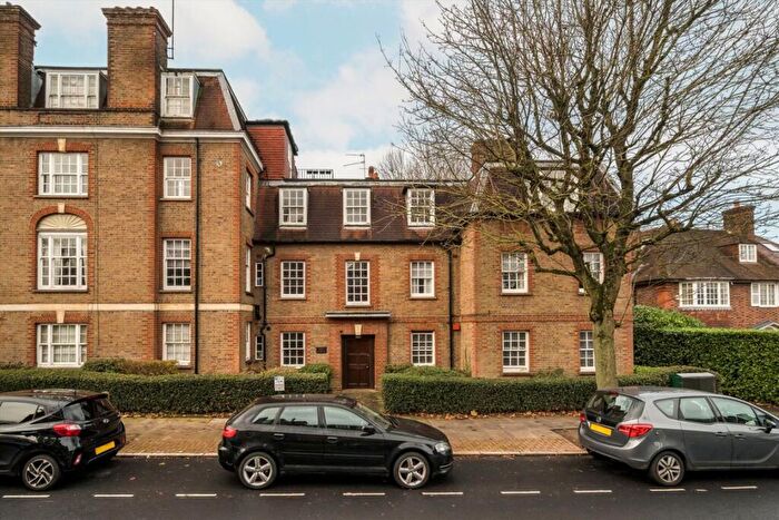 3 Bedroom Flat To Rent In Fortis Green, London, N10