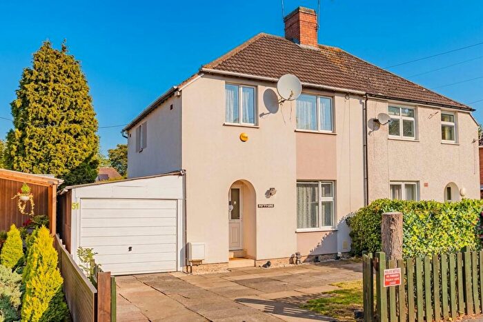 3 Bedroom Semi Detached House For Sale In Waltham Avenue, Leicester, LE3