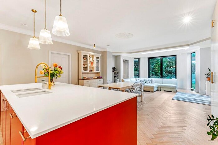 4 Bedroom Apartment For Sale In Strathray Gardens, Belsize Park, NW3