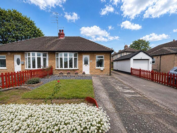 2 Bedroom Bungalow For Sale In Southlands Grove, Bradford, BD13