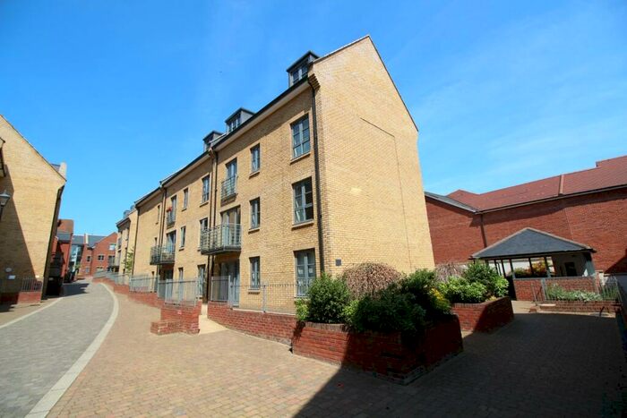 2 Bedroom Flat To Rent In Paynes Park, Hitchin, SG5