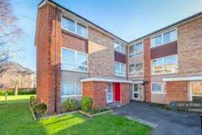 2 Bedroom Flat To Rent In Upton Dene, Sutton, SM2
