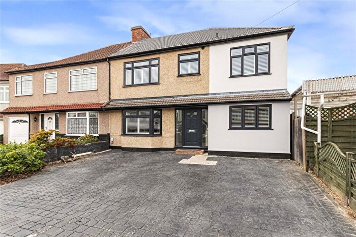 5 Bedroom Semi Detached House For Sale In Selwyn Crescent, South Welling, DA16