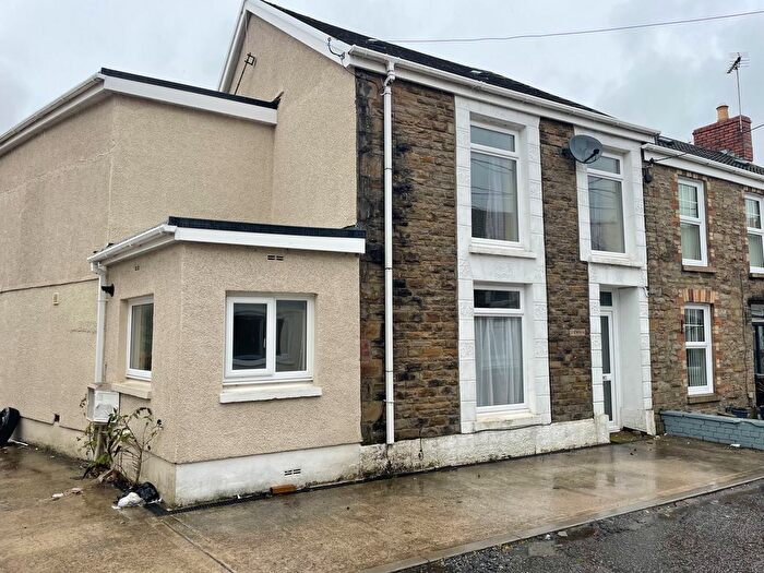 3 Bedroom End Terrace House To Rent In Bryn Road, Swansea, SA4