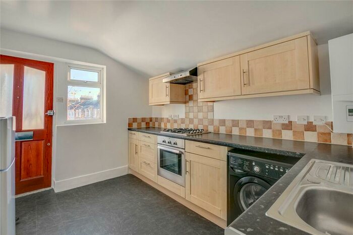1 Bedroom Flat To Rent In White Hart Lane, Barnes, SW13
