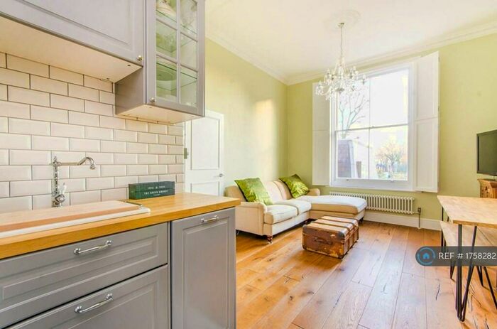 2 Bedroom Flat To Rent In First Floor, London, E3