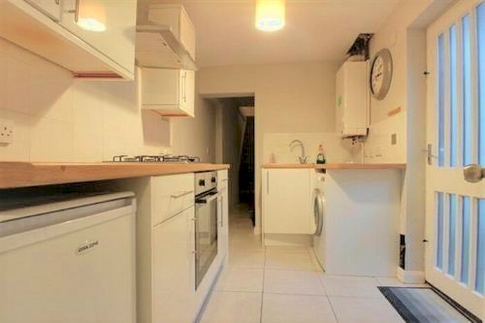 2 Bedroom Flat To Rent In Liverpool Road, Stoke-On-Trent ST4